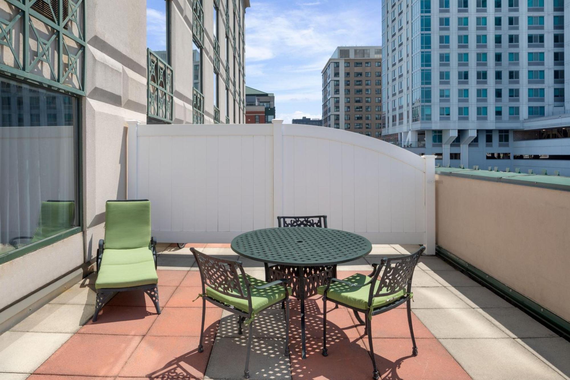 Courtyard By Marriott Stamford Downtown Hotel Exterior photo