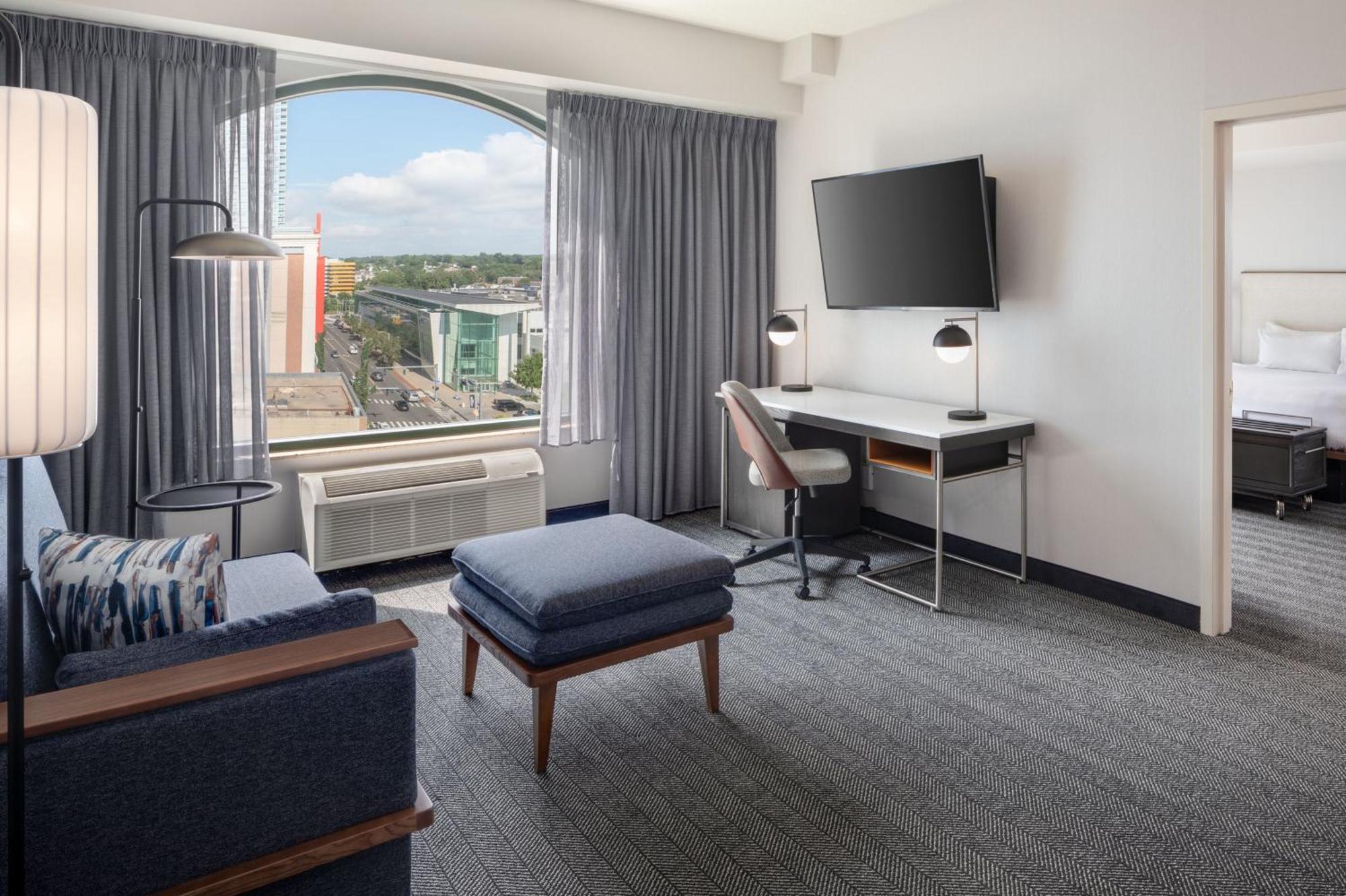 Courtyard By Marriott Stamford Downtown Hotel Exterior photo